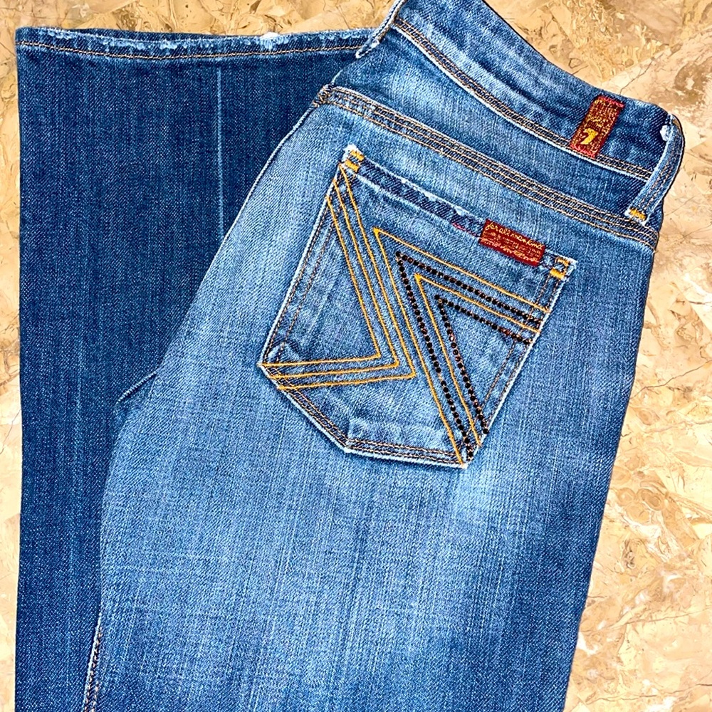 Denim jeans with crystals